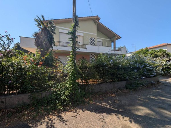 casa indipendente in vendita a Fiumicino in zona Fregene