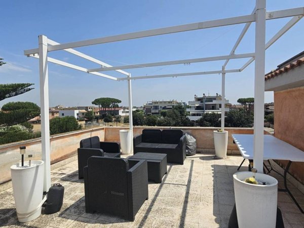 appartamento in vendita a Fiumicino in zona Isola Sacra