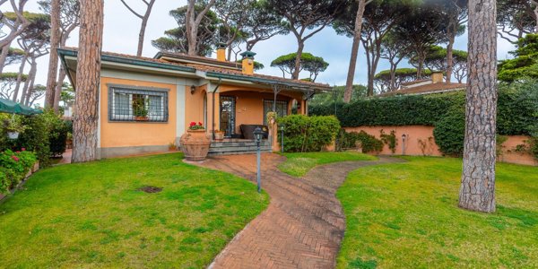 casa indipendente in vendita a Fiumicino