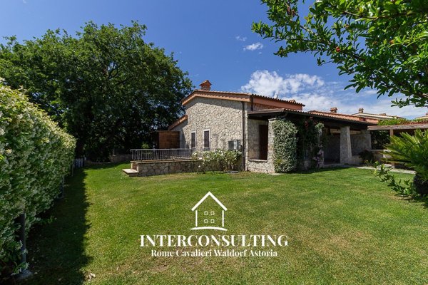 casa indipendente in vendita a Fiumicino