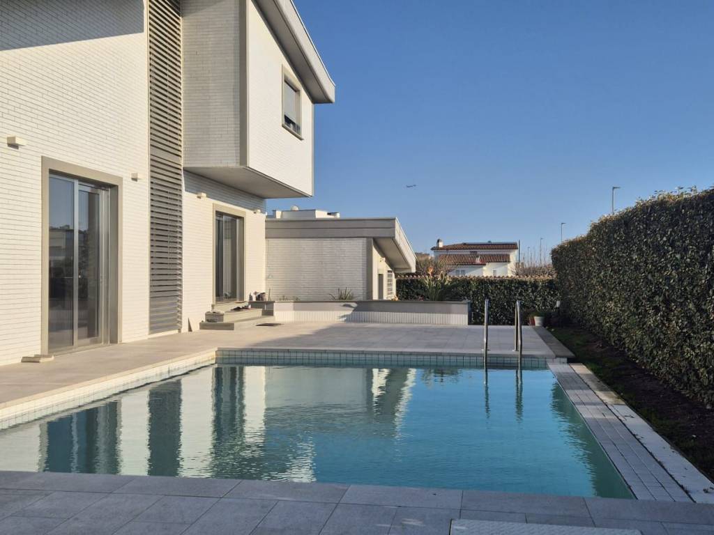 casa indipendente in vendita a Fiumicino in zona Focene