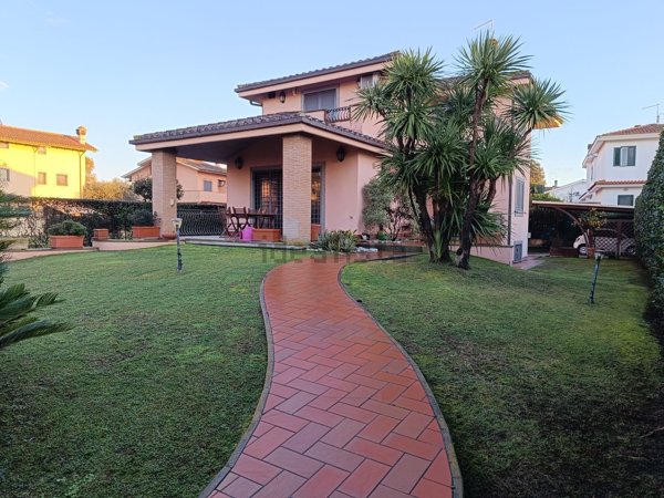casa indipendente in vendita a Fiumicino in zona Fregene