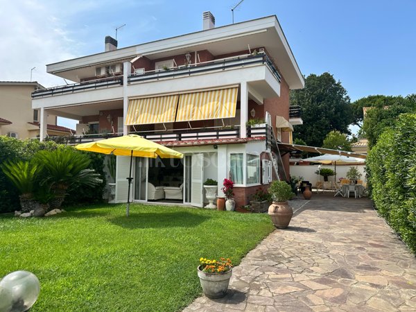 casa indipendente in vendita a Fiumicino in zona Fregene