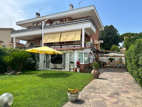 casa indipendente in vendita a Fiumicino in zona Fregene