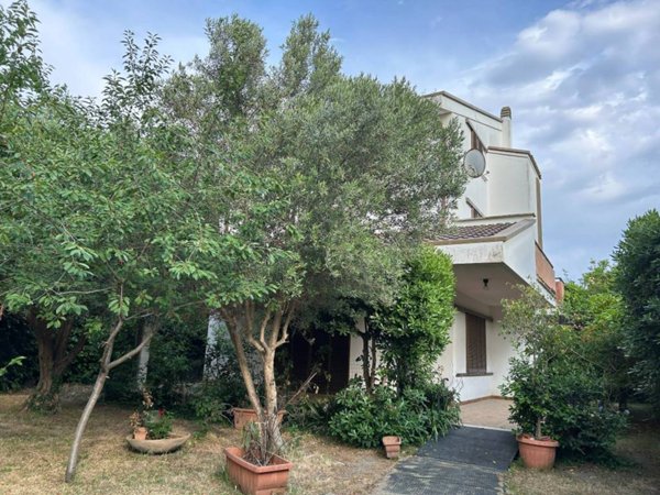 casa indipendente in vendita a Fiumicino in zona Fregene