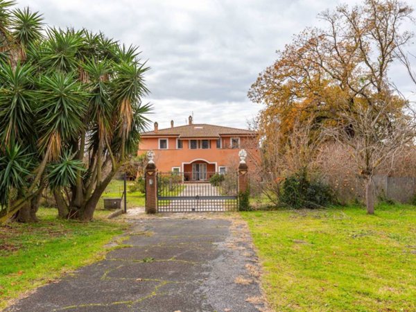 casa indipendente in vendita a Fiumicino in zona Aeroporto 