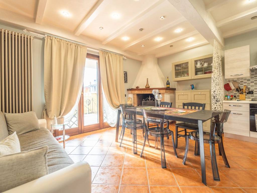casa indipendente in vendita a Fiumicino in zona Isola Sacra