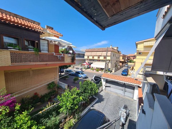 casa indipendente in vendita a Fiumicino in zona Isola Sacra