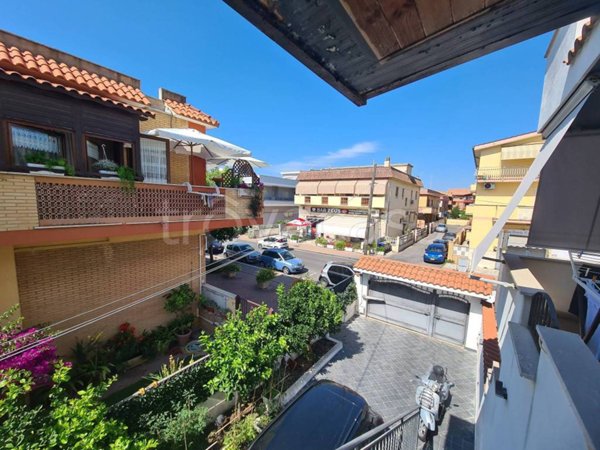 casa indipendente in vendita a Fiumicino in zona Isola Sacra