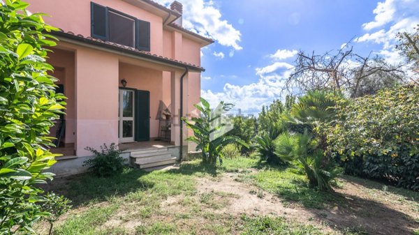 casa indipendente in vendita a Fiumicino in zona Testa di Lepre