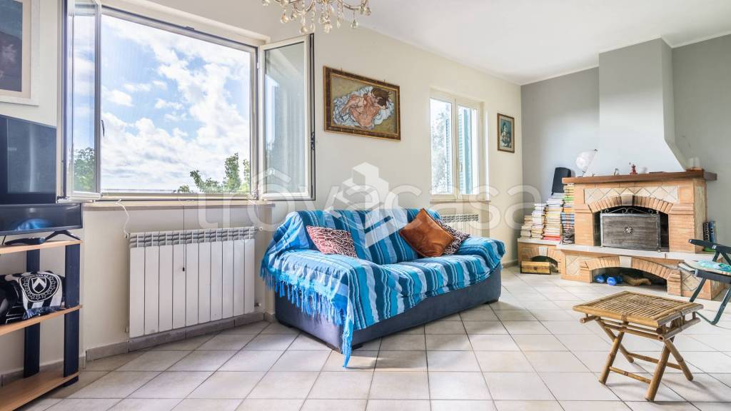 casa indipendente in vendita a Fiumicino in zona Testa di Lepre