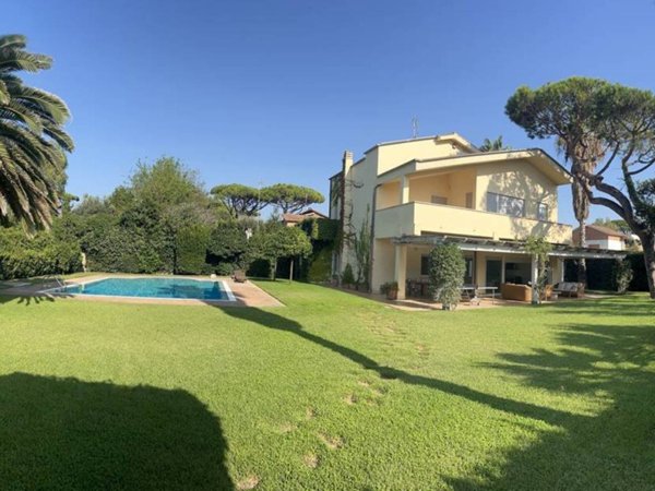 casa indipendente in vendita a Fiumicino in zona Fregene