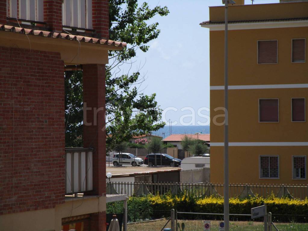 appartamento in vendita a Fiumicino in zona Passo Oscuro