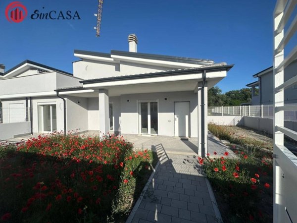 casa indipendente in vendita a Fiumicino in zona Aranova