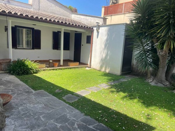 casa indipendente in vendita a Fiumicino in zona Fregene