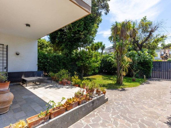 casa indipendente in vendita a Fiumicino in zona Fregene