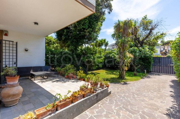 casa indipendente in vendita a Fiumicino in zona Fregene