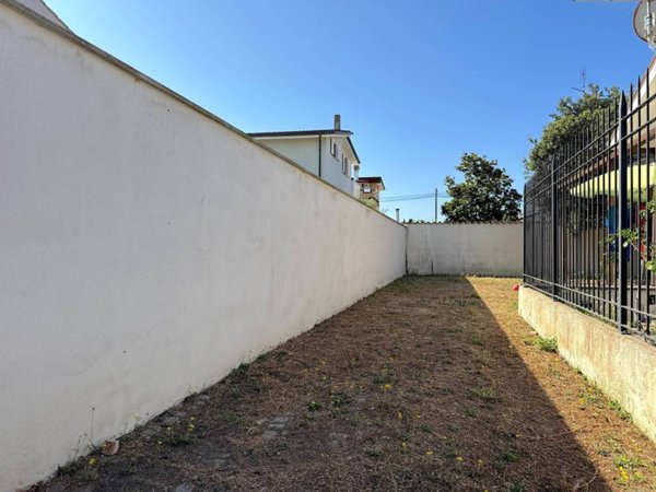 casa indipendente in vendita a Fiumicino in zona Isola Sacra