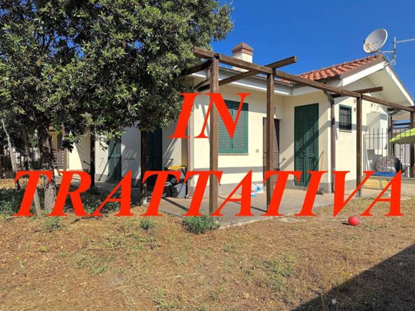 casa indipendente in vendita a Fiumicino in zona Isola Sacra