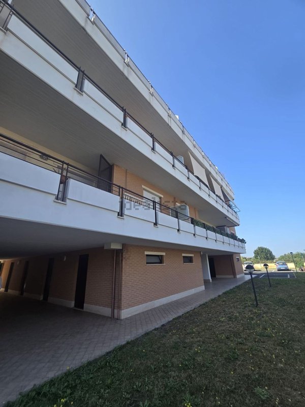 appartamento in vendita a Fiumicino in zona Isola Sacra