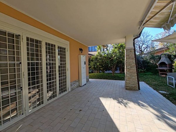 casa indipendente in vendita a Fiumicino in zona Testa di Lepre