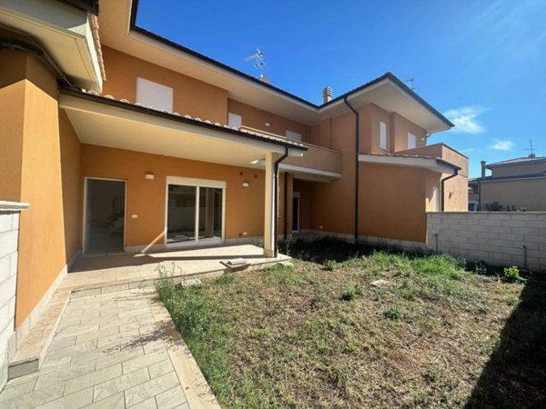 casa indipendente in vendita a Fiumicino in zona Fregene