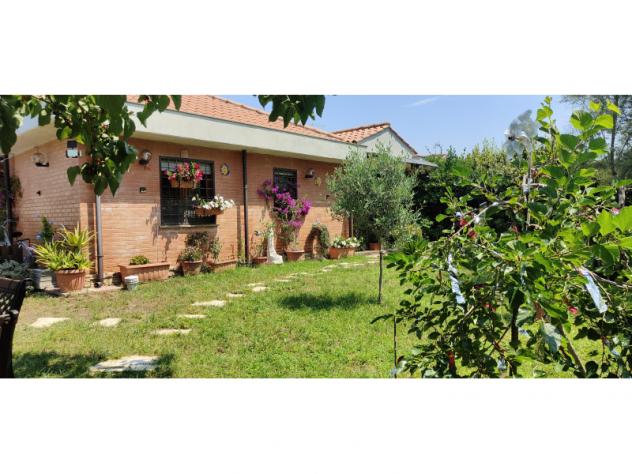 casa indipendente in vendita a Fiumicino in zona Focene