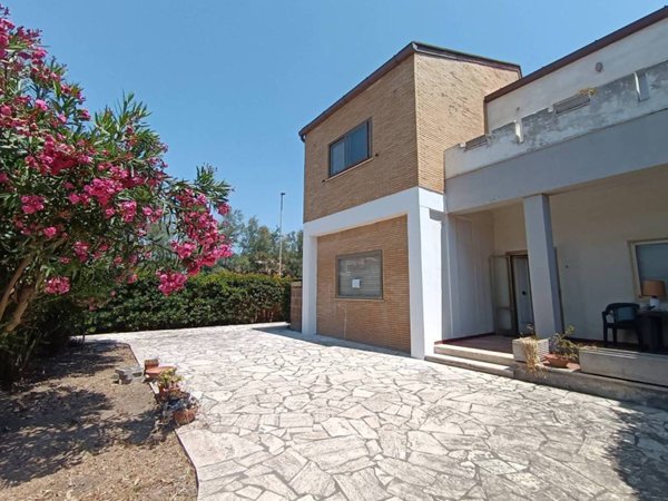 casa indipendente in vendita a Fiumicino in zona Focene