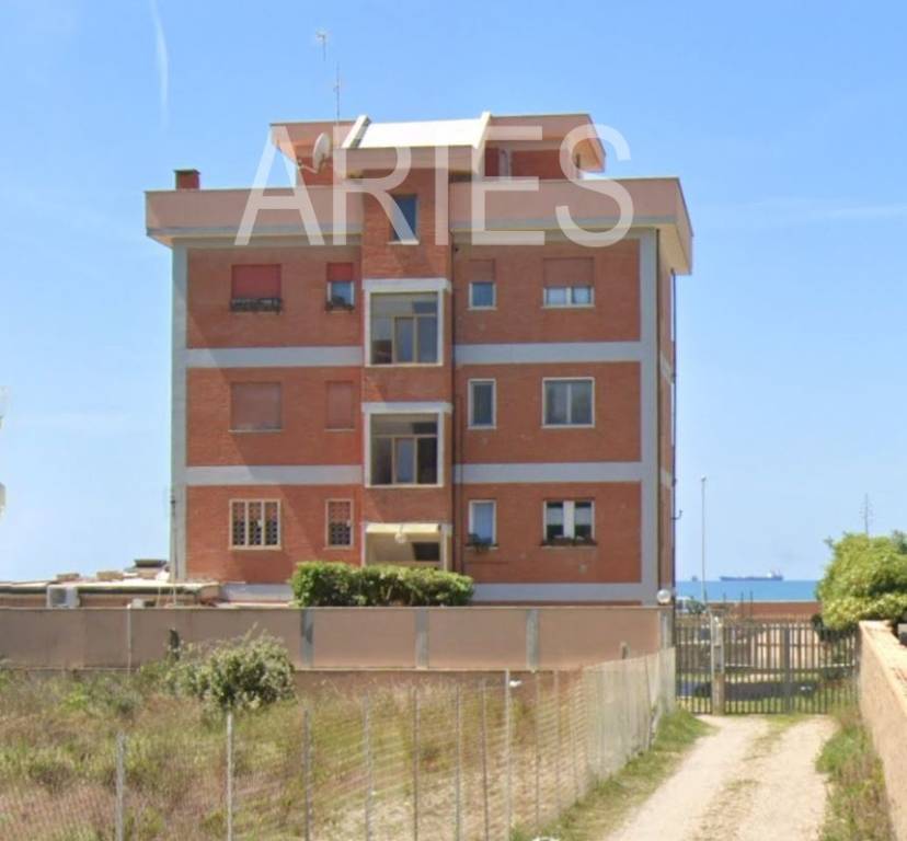 appartamento in vendita a Fiumicino in zona Isola Sacra
