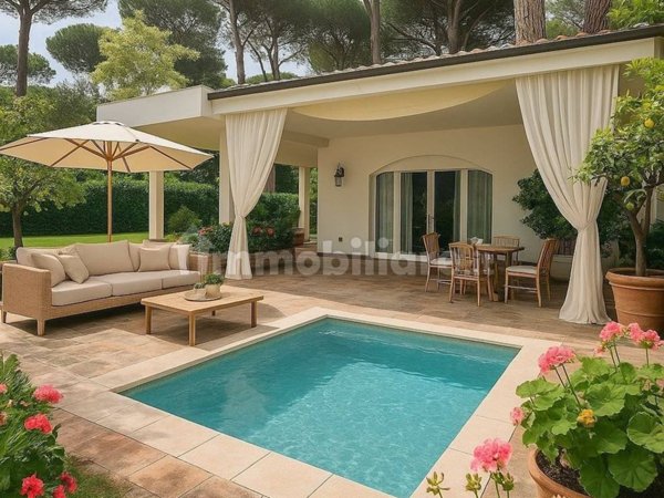 casa indipendente in vendita a Fiumicino in zona Fregene