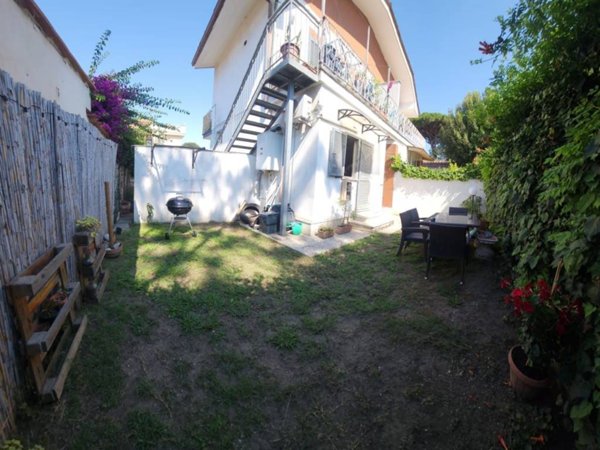 casa indipendente in vendita a Fiumicino in zona Fregene