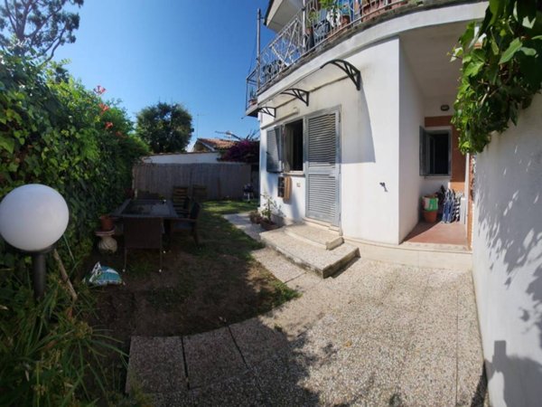 casa indipendente in vendita a Fiumicino in zona Fregene