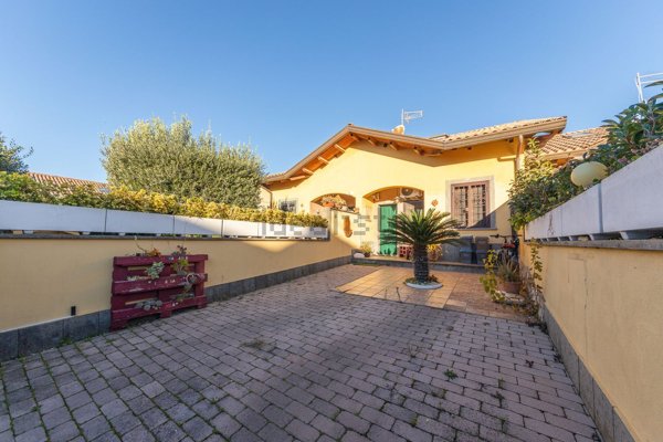 appartamento in vendita a Fiumicino in zona Isola Sacra