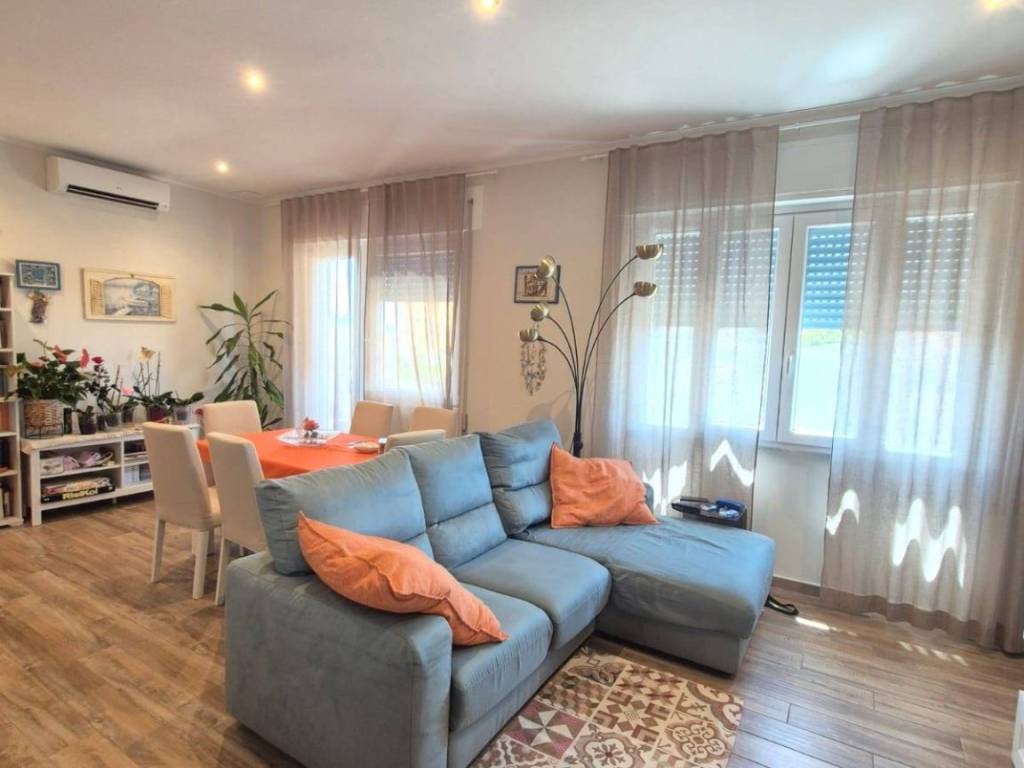 appartamento in vendita a Fiumicino in zona Isola Sacra