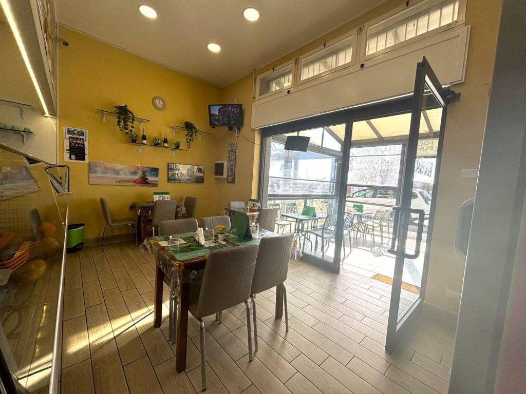 negozio in vendita a Fiumicino in zona Isola Sacra