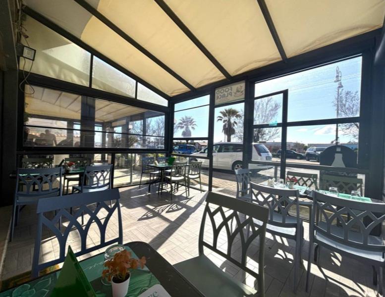 negozio in vendita a Fiumicino in zona Isola Sacra