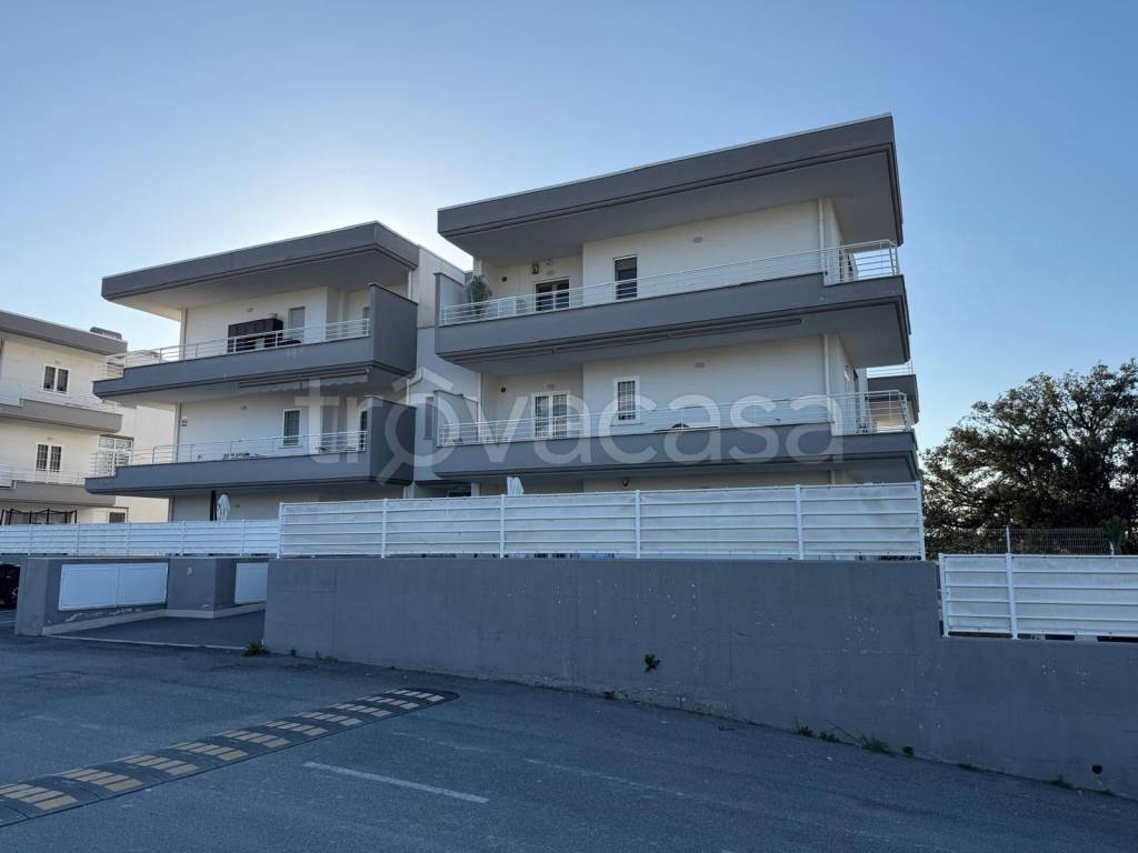 appartamento in vendita a Fiumicino in zona Tragliata