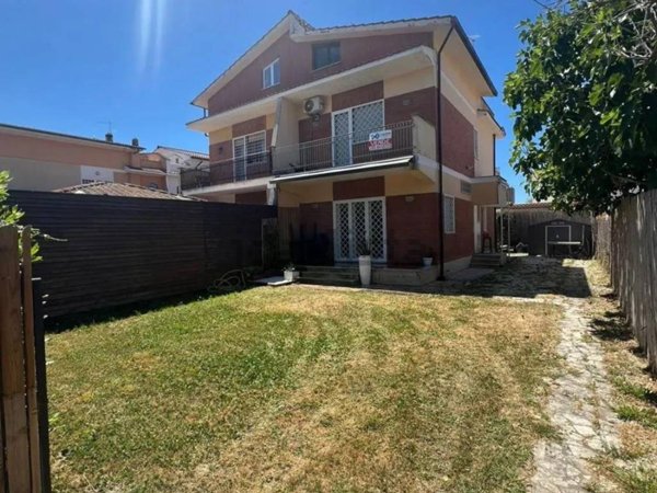casa indipendente in vendita a Fiumicino in zona Maccarese