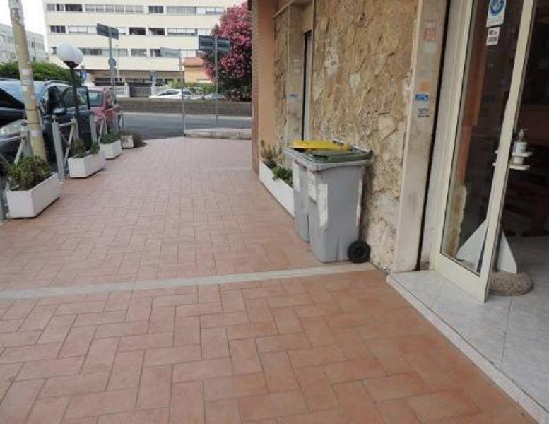 negozio in vendita a Fiumicino in zona Isola Sacra