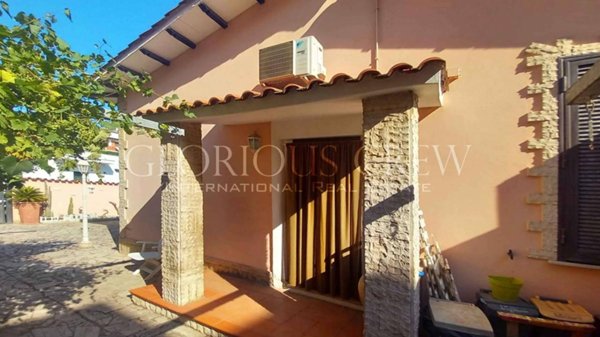 casa indipendente in vendita a Fiumicino