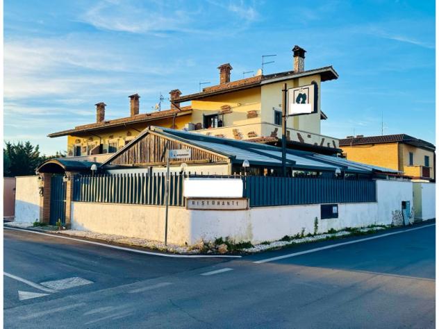 negozio in vendita a Fiumicino in zona Isola Sacra