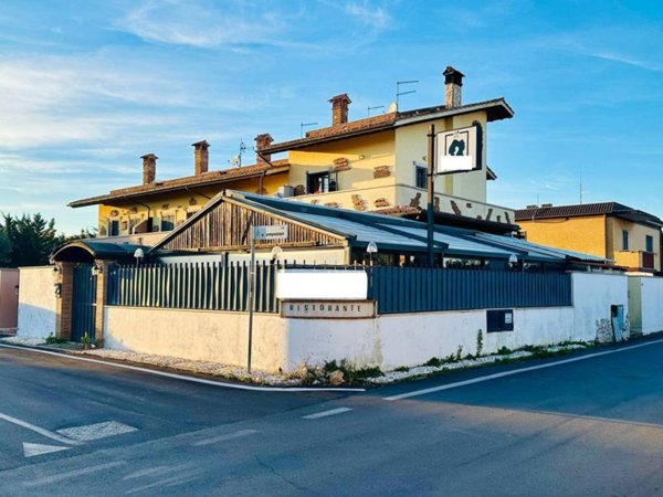 negozio in vendita a Fiumicino in zona Focene