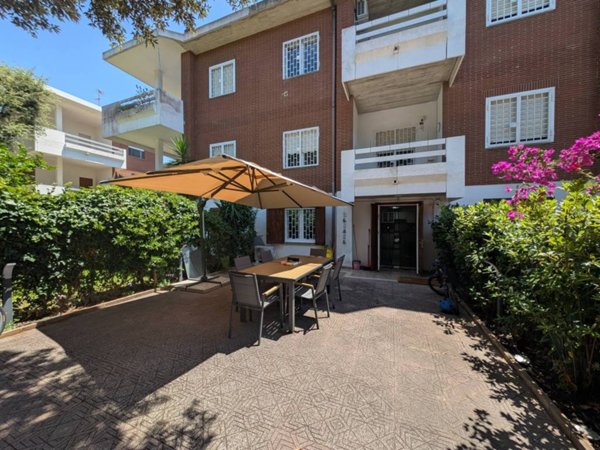 casa indipendente in vendita a Fiumicino in zona Fregene