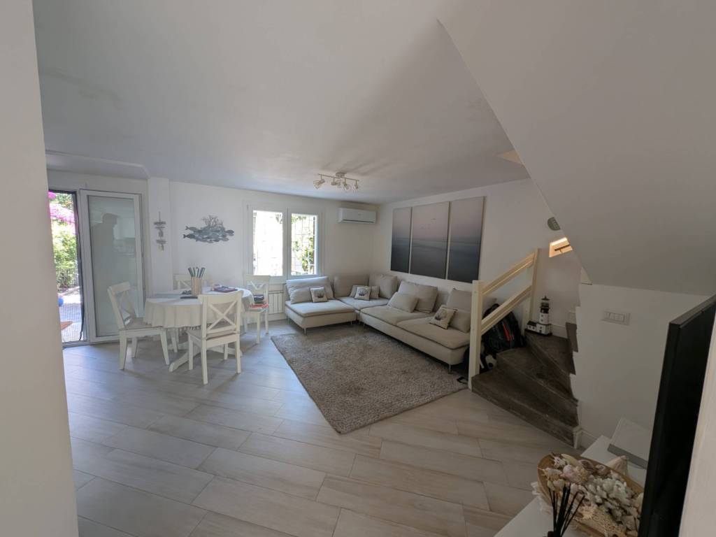 casa indipendente in vendita a Fiumicino in zona Fregene