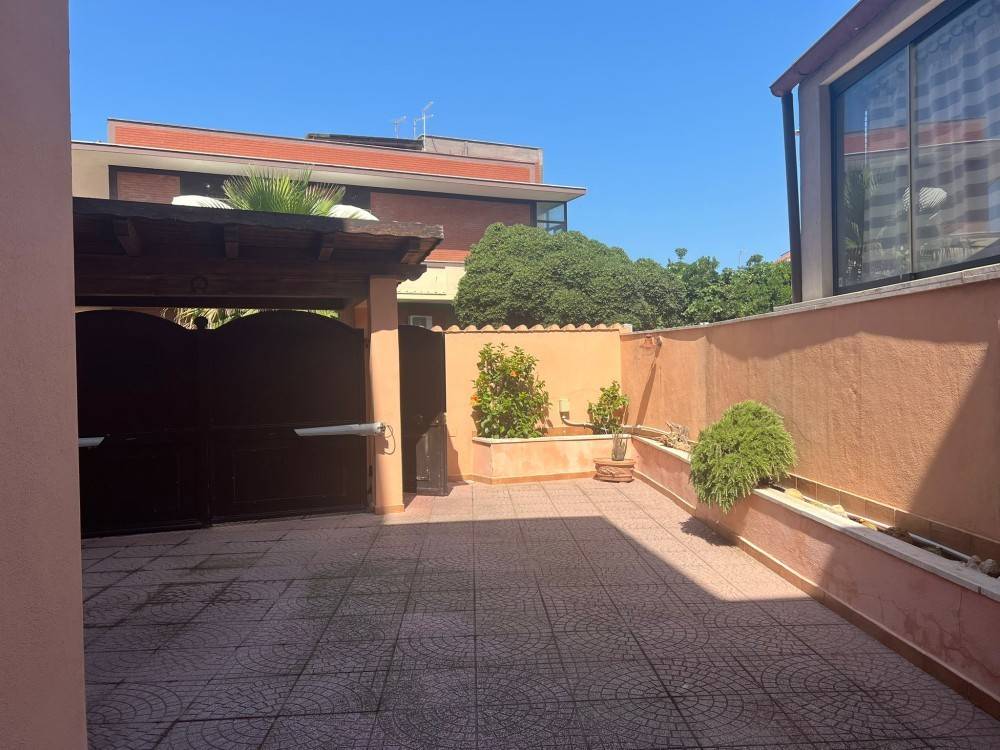 appartamento in vendita a Fiumicino in zona Isola Sacra