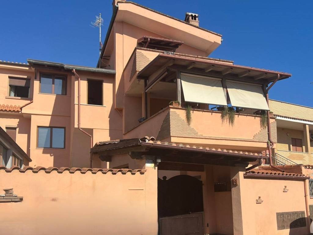 appartamento in vendita a Fiumicino in zona Isola Sacra