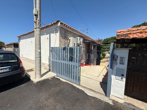 casa indipendente in vendita a Fiumicino in zona Focene