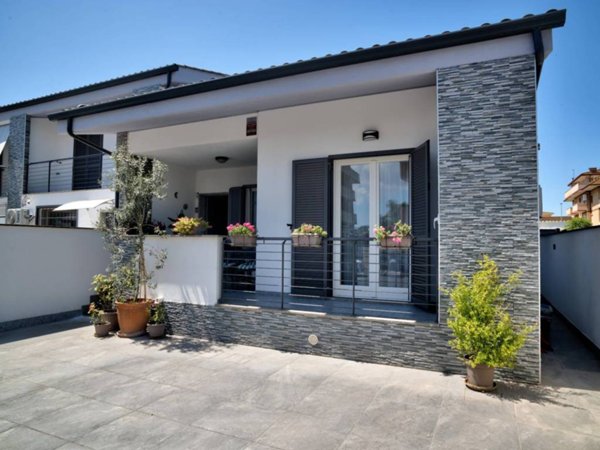 casa indipendente in vendita a Fiumicino in zona Focene