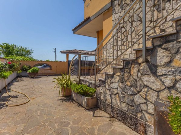 casa indipendente in vendita a Fiumicino in zona Isola Sacra