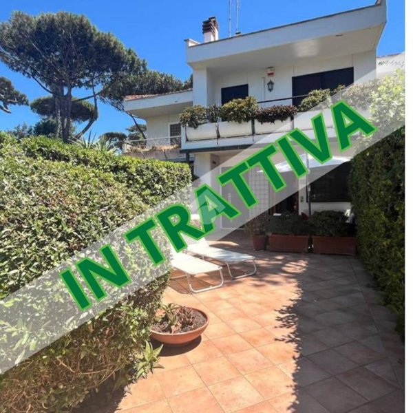 casa indipendente in vendita a Fiumicino in zona Fregene